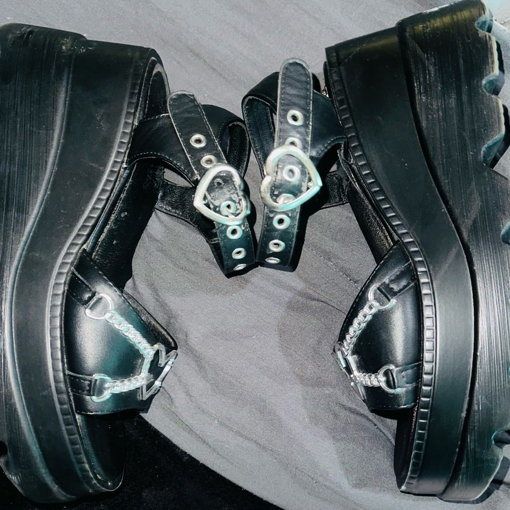 Black Platform Sandals W Heart Buckle🖤 Size 10